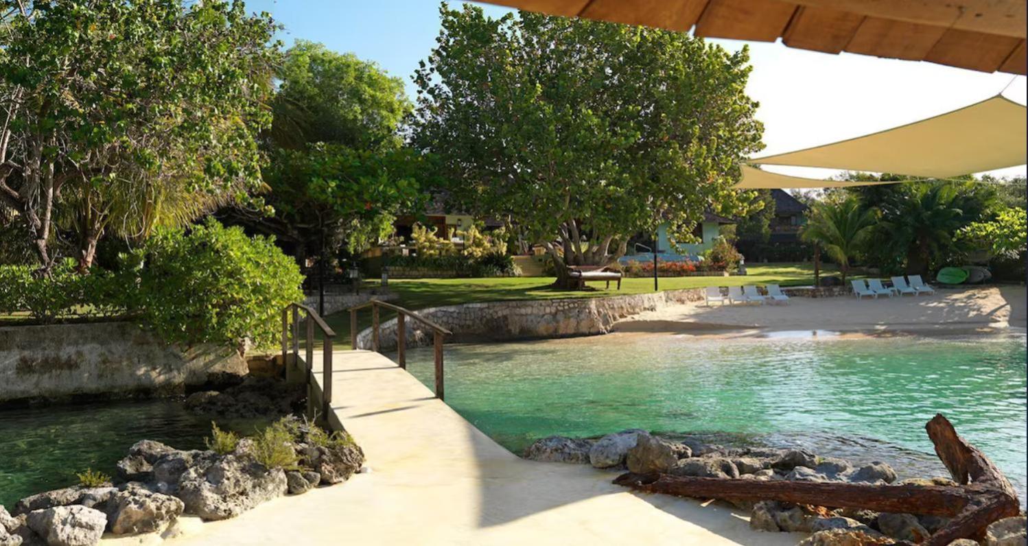 Amanoka Exclusive Villa With Private Beach & Gazebo ดิสคัฟเวอรีเบย์ ภายนอก รูปภาพ