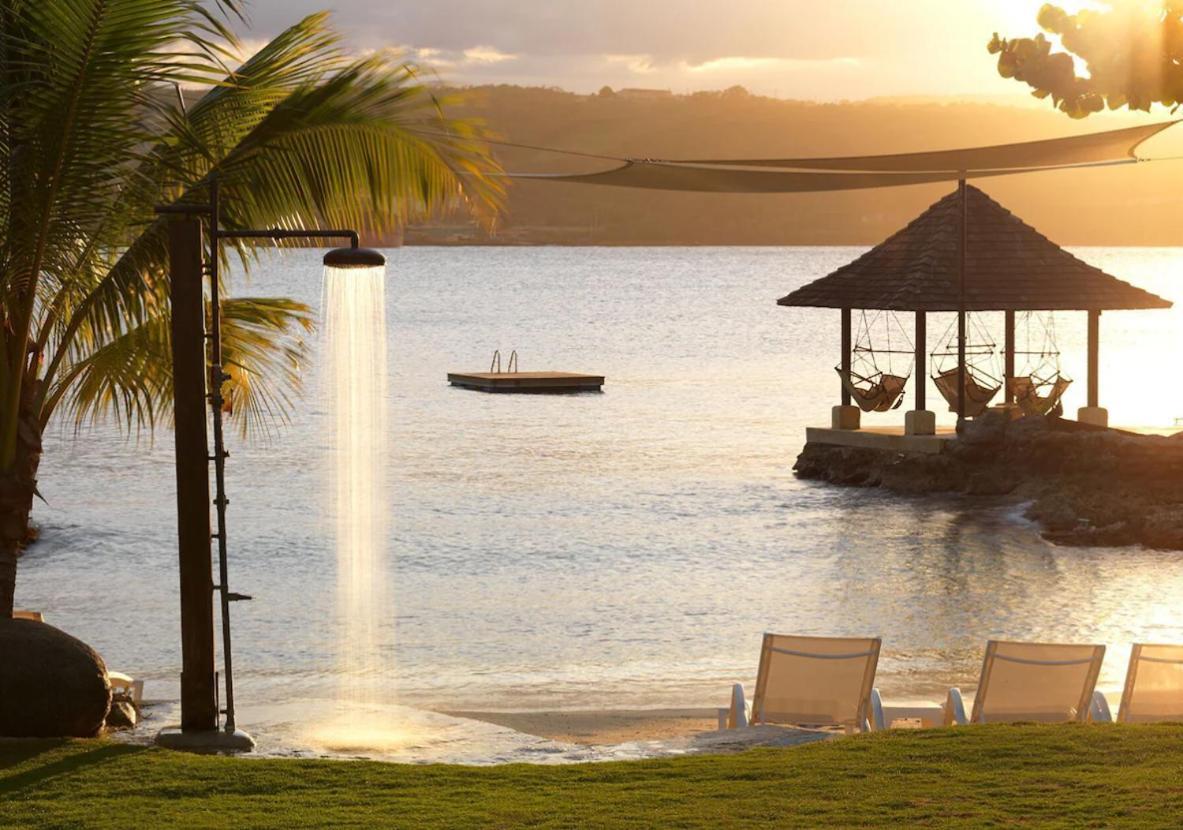 Amanoka Exclusive Villa With Private Beach & Gazebo ดิสคัฟเวอรีเบย์ ภายนอก รูปภาพ